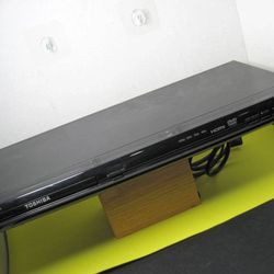 └➤➤➤ Toshiba SD-6100 Slim CD/ DVD Player - dts, HDMI, DIVX; No Remote