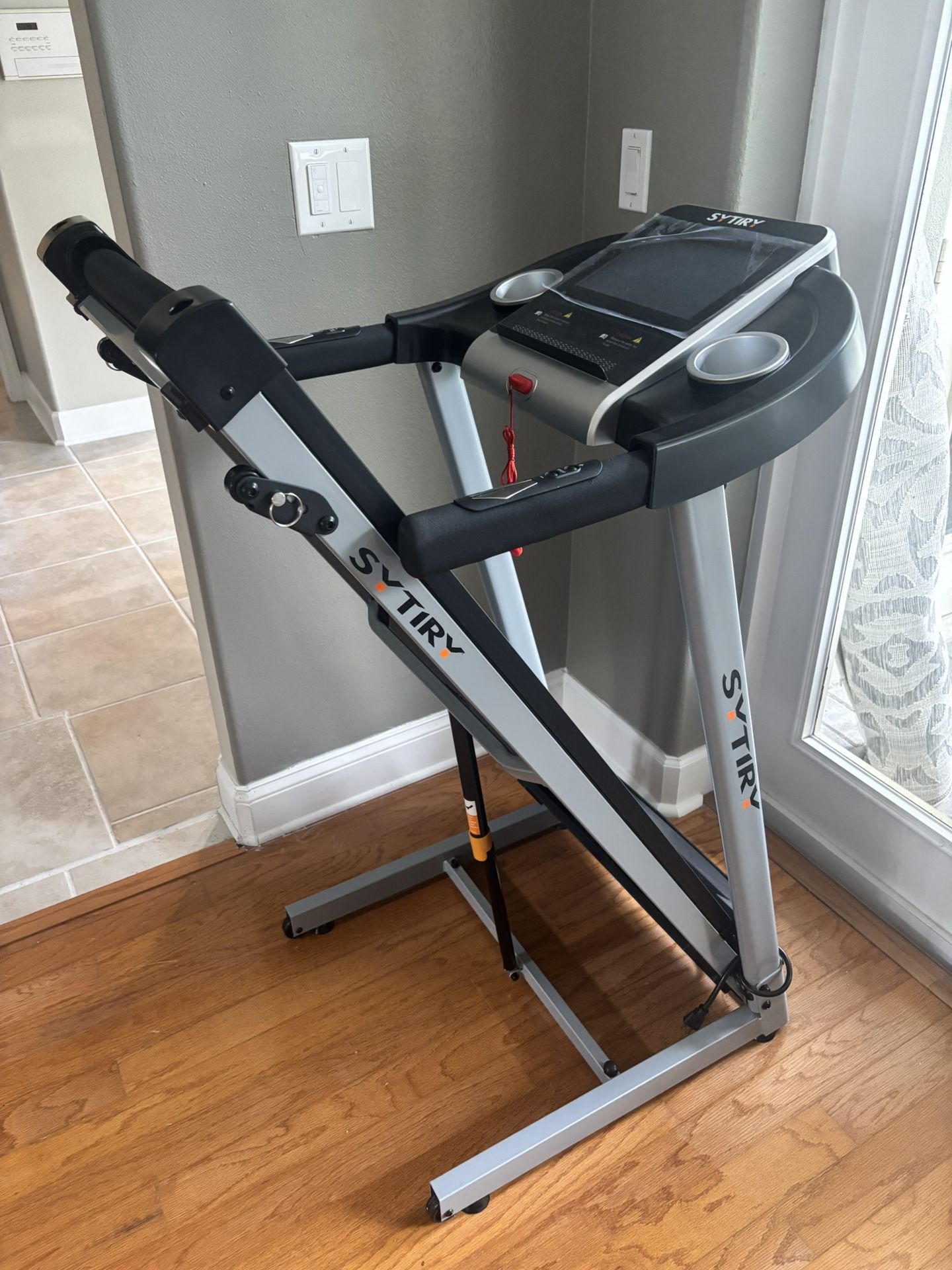 Treadmill w/10” Touchscreen WIFI