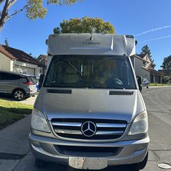 2012 Leisure Travel Van Unity Murphy Bed