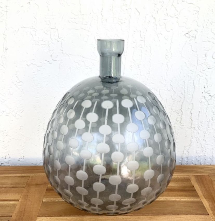 SET OF 2 Modern Hand Blown Glass Vases, Gray. 15.00 for Sale in Hialeah, FL OfferUp
