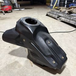 2010 Yz250F Gas tank 2.5 Gal 