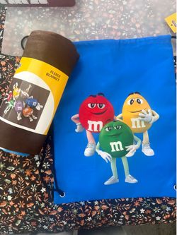 M&m light backpack and blanket