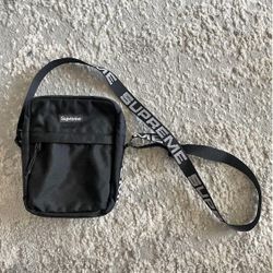 Supreme Shoulder Bags Back