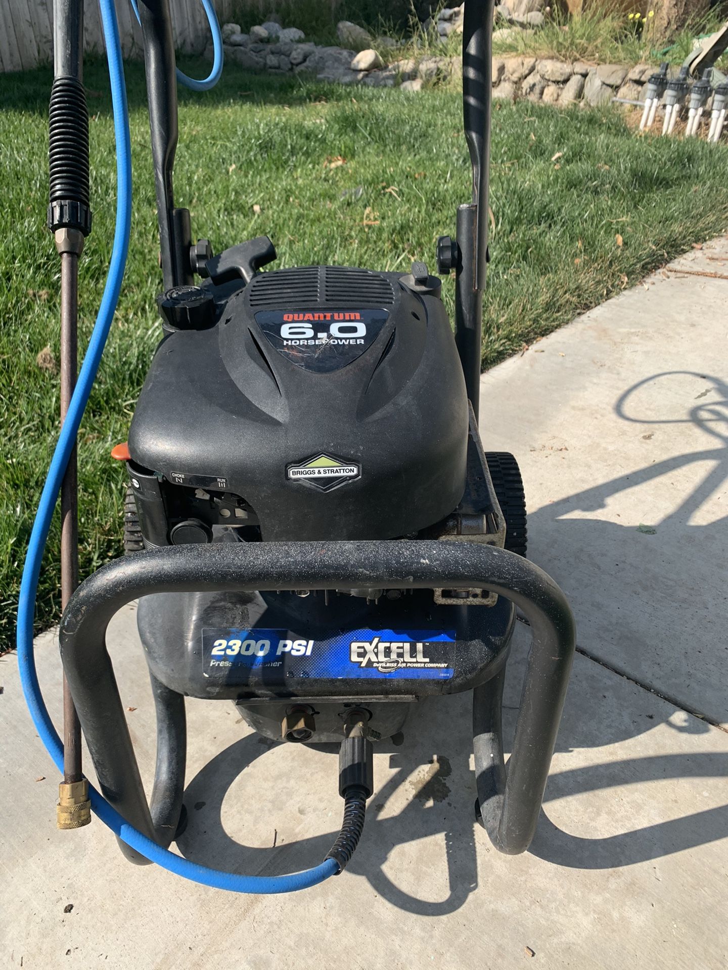 Briggs and Stratton 6 horse power pressure washer. Excellent.