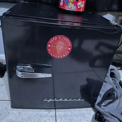 Mini Fridge With Little Freezer 