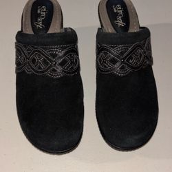 Women’s Shoes 