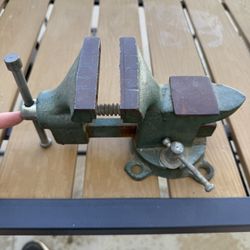 3 1/2in Swivel Vise
