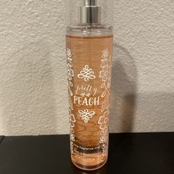 Bath And Body Works PRETTY AS A PEACH 8oz Body Spray