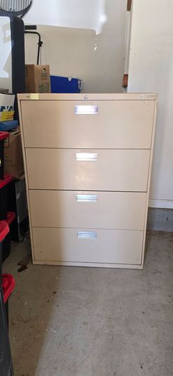File cabinet - 4 drawers