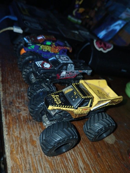 15 (Monster Jam Trucks)