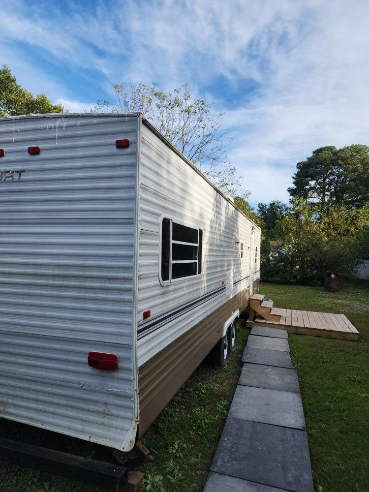 2004 GULFSTREAM CONQUEST