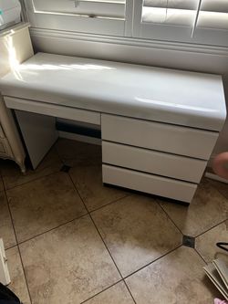 Vintage 80s 1980s white post modern waterfall deskh