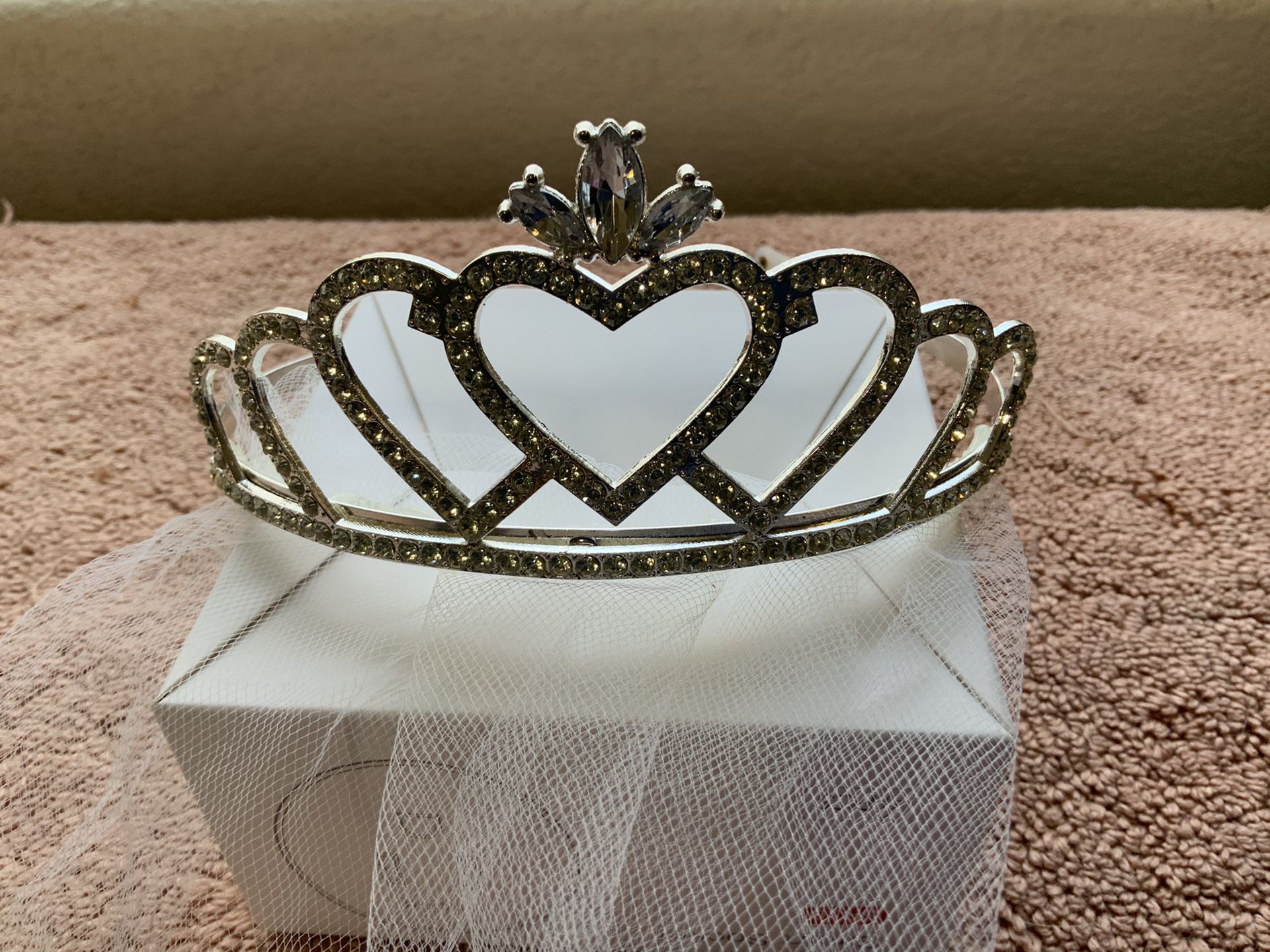 NEW Stunning HEART Formal Silvertone Rhinestone Crown Tiara with Veil