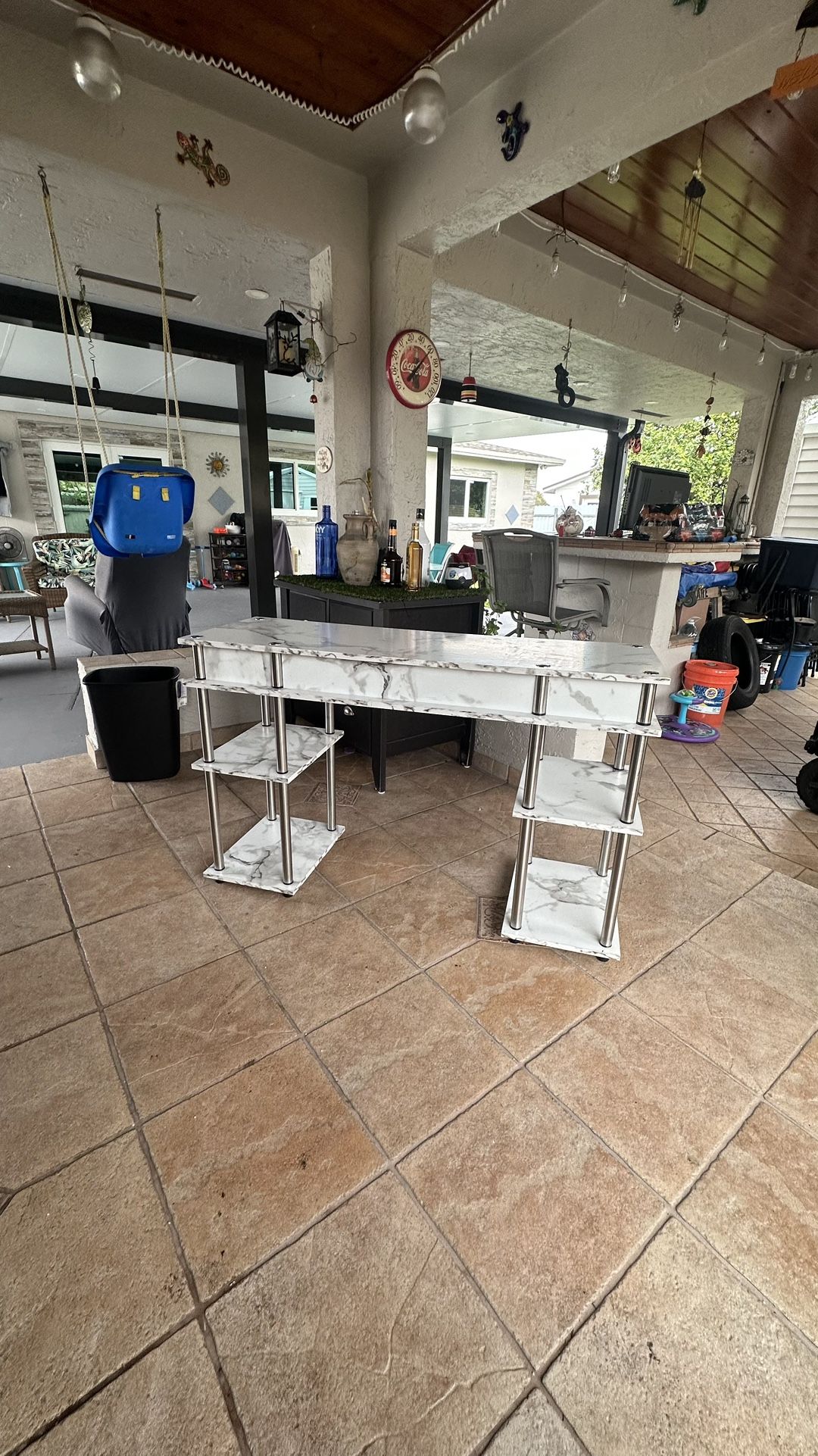 Manicure Table