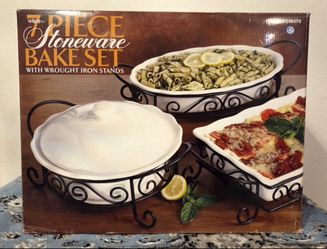 NIB 7 Piece Stoneware Bake Set