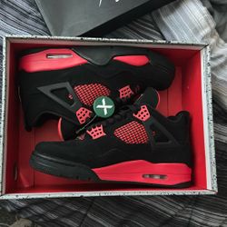 Jordan 4 Red Thunders 9.5 Size