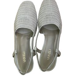Closed toe, Slip on flats