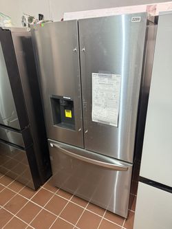 LG 36” COUNTER-DEPTH MAX. 3 -DOOR SMART COMPATIBLE FRENCH DOOR REFRIGERATOR WITH DUAL ICE MAKER WITH WATER AND ICE DISPENSER.