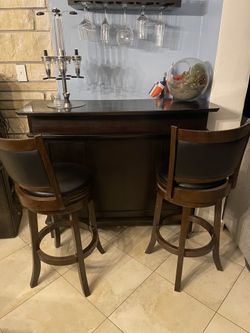 Bar With 2 Stools