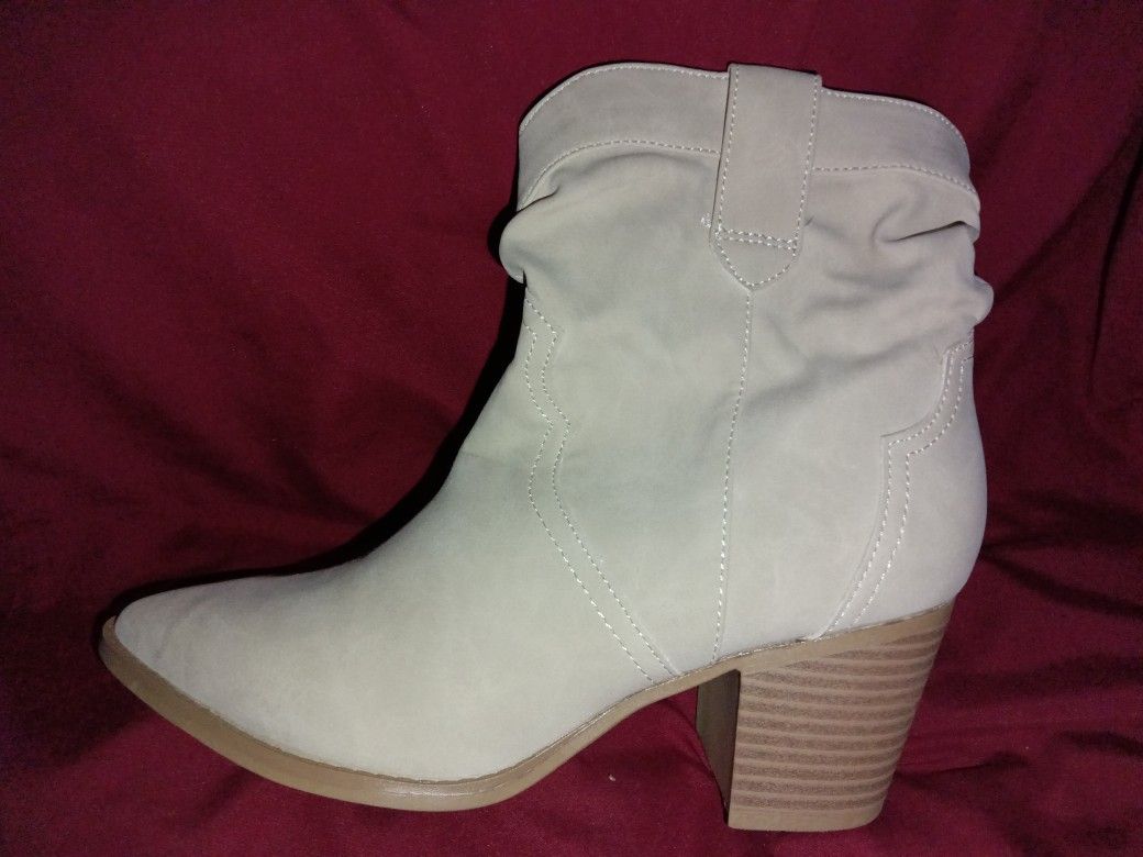 Beautiful Beige Boots For Women 