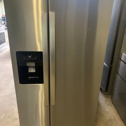 Whirlpool Refrigerator 33”