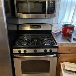 Microwave for sale for Sale in Queens, NY - OfferUp