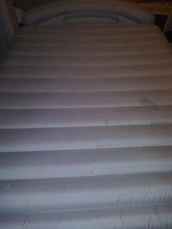 Aerobed self inflatable queen size bed