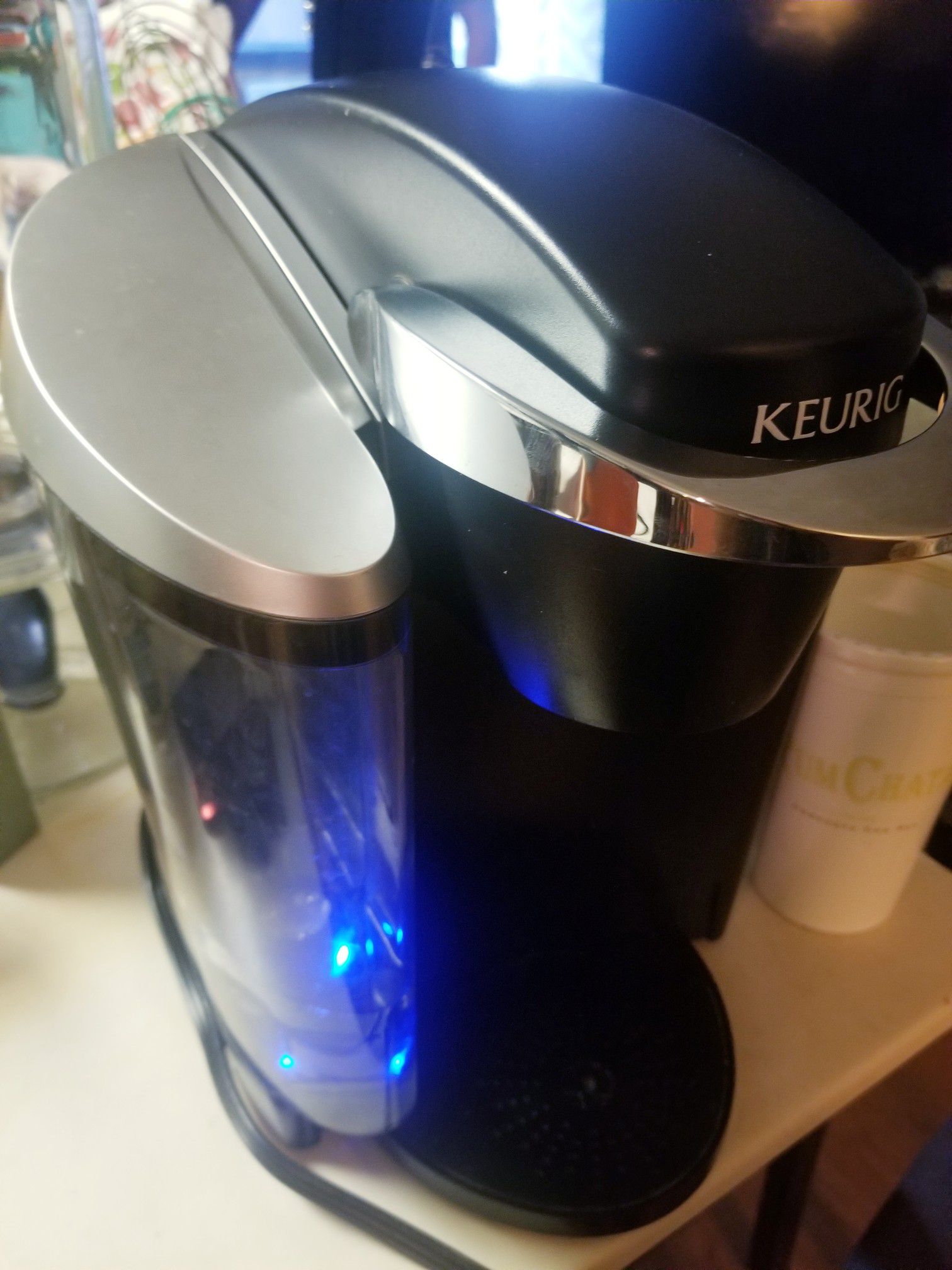Keurig coffee machine..uses pods...works great!!