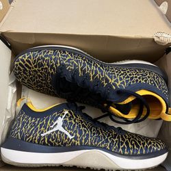 Nike - Size 9 (men’s)