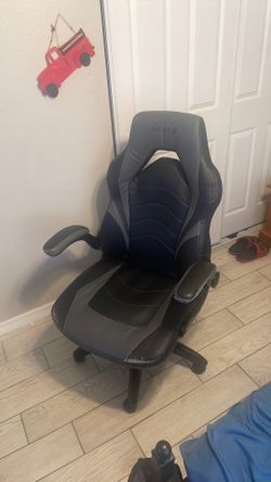 EMERGE rolling gaming/work chair