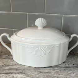 2 Quart Oval Covered Casserole Dish