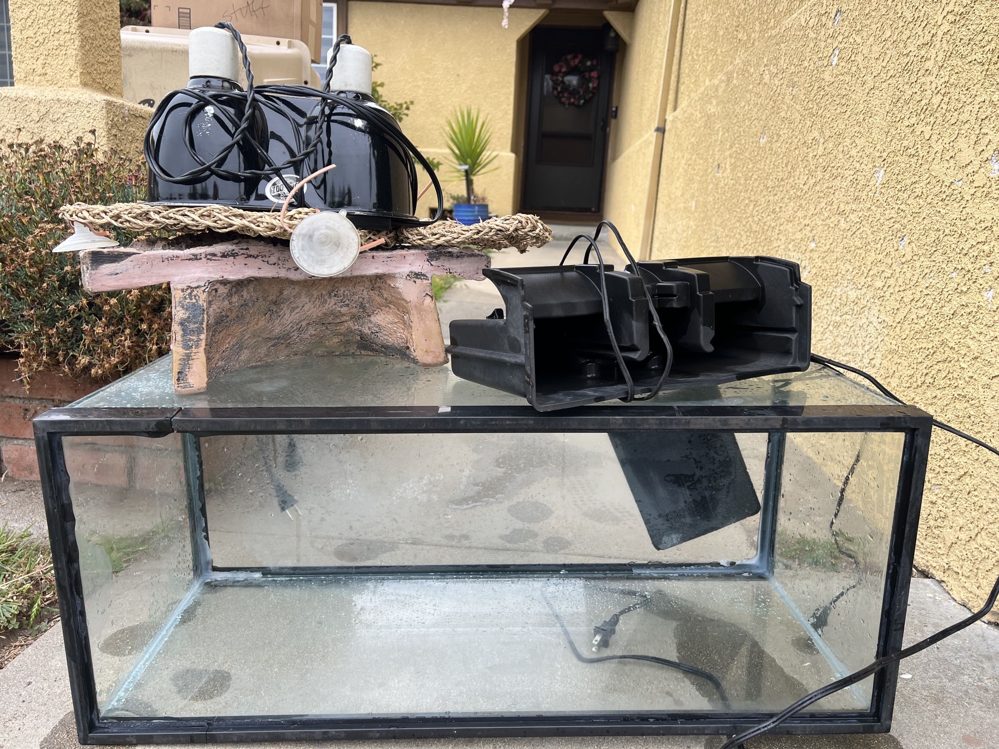 20g Reptile Tank with accesories