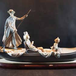 Lladro In The Gondola Couple #1350 Numbered & Signe