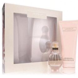 NEW Lovely By Sarah Jessica Parker Eau de Perfume and Soft Body Lotion Gift Set
