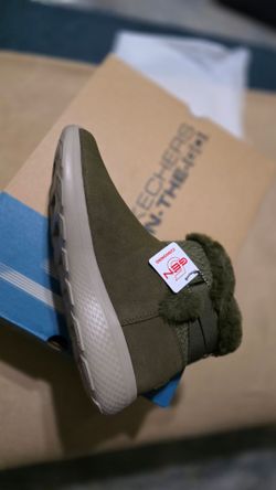 Boots olive size 9
