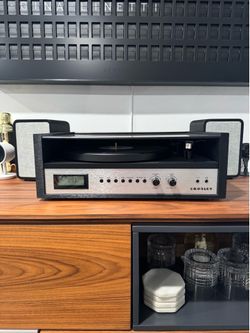 Crosley Record Player – Works, Needs New Cartridge