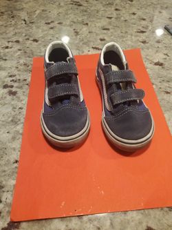 Toddler Van's size 10