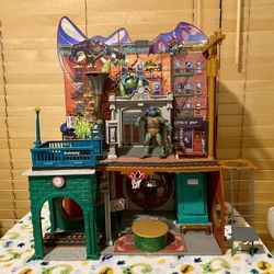 Playmates Toys Teenage Mutant Ninja Turtles Mayhem Sewer Lair Playset by Playmates Toys