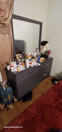 Queen size bed and dresser in excellent condition firm price