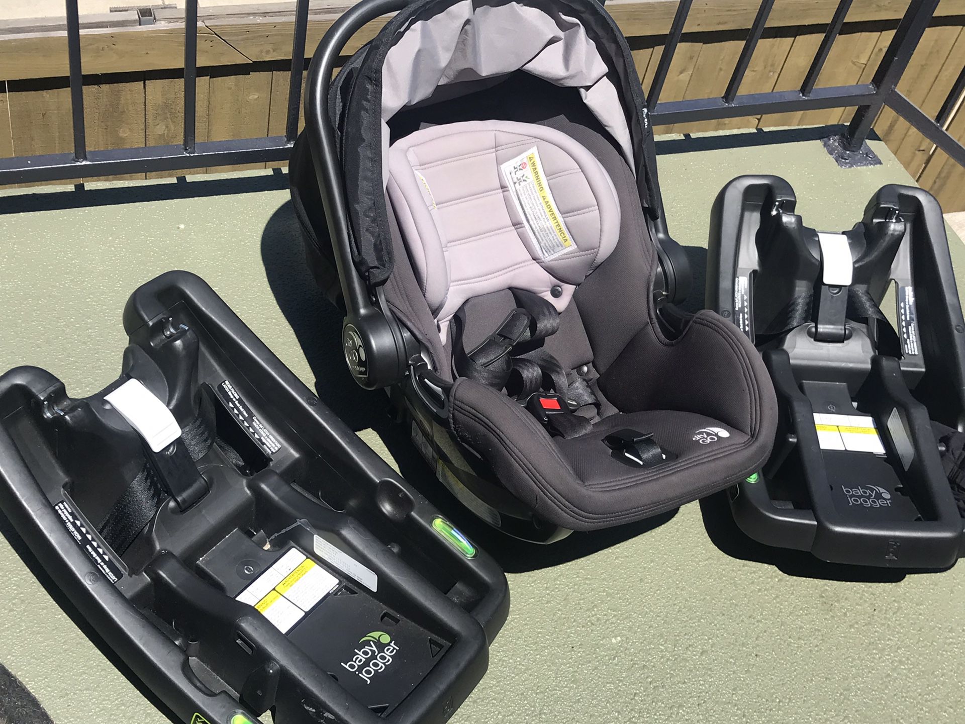 Baby Jogger car seat with two bases