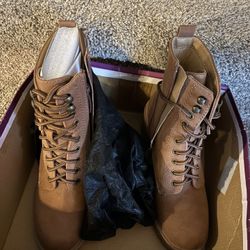 Women’s Boots Size 6