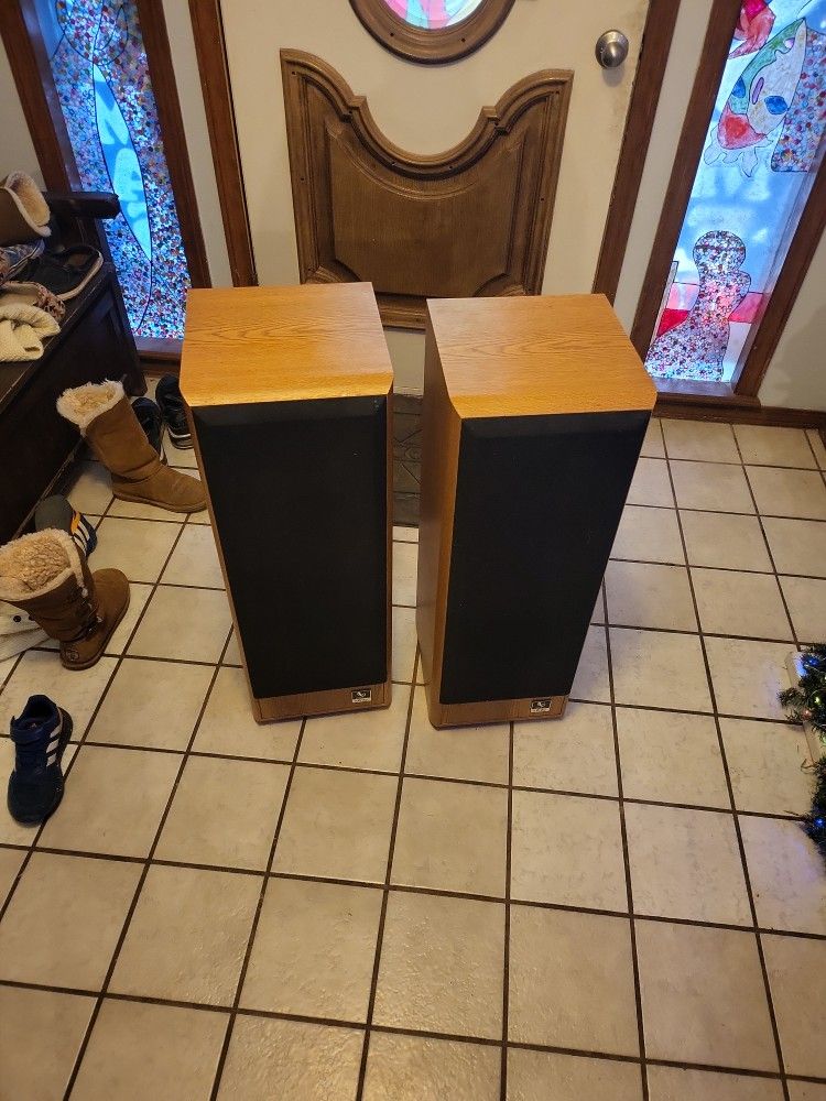 Infinity SL 40 speakers
