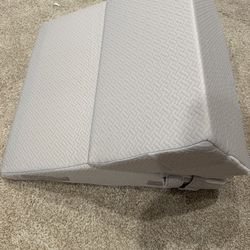 FREE BREASTFEEDING SUPPORT PILLOW OR BACK