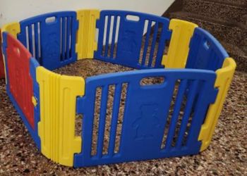 Play pen gate