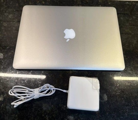 Macbook AIR LAPTOPS I7 2.2GHZ SSD