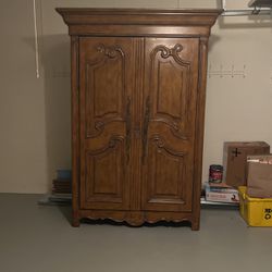 Really FREE ! Large Armoire / Wardrobe 