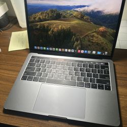MacBook Pro Touch Bar – i7 / 16GB / 256GB
