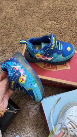 light up baby shark shoes