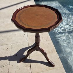 Vtg The Bombay Company Wood Brown Leather Scalloped End Table Stand 20.25"x13"