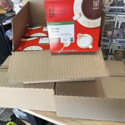 Good & Gather House Blend Coffee K Cups 16 Ct Medium Roast BB 07/26 Lot Of 192  Whether you're starting your day with a familiar flavor, or looking fo